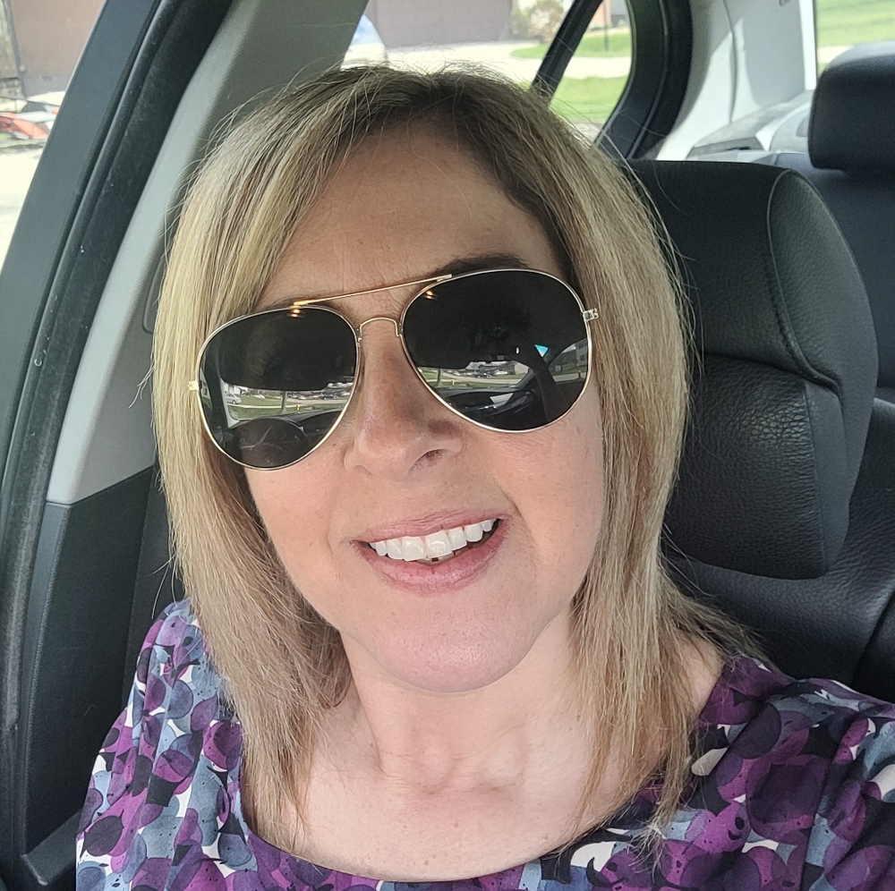 Meet your Posher, Kelly